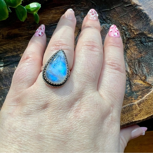 925 Sterling Silver Moonstone Teardrop Ring Size 8 Boho - Picture 5 of 11